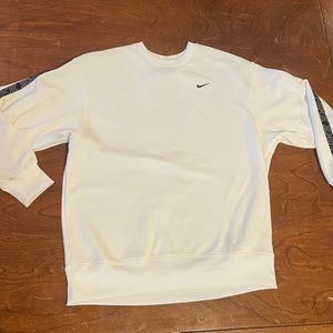 white nike crewneck (never worn)